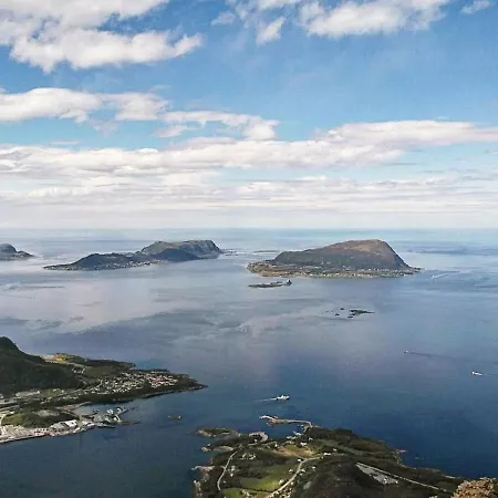 10 Person In * Brattvåg