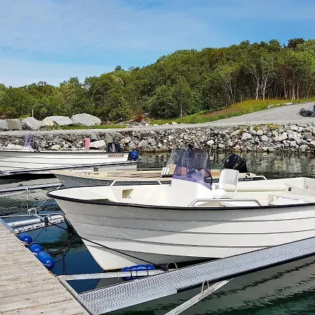 10 Person In * Brattvåg