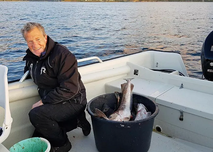 10 Person In Brattvåg